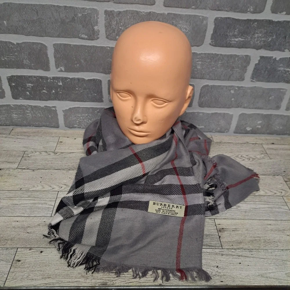 Burberry London Classic Gray Check Scarf Made in Scotland 100% Cashmere 72X28 In